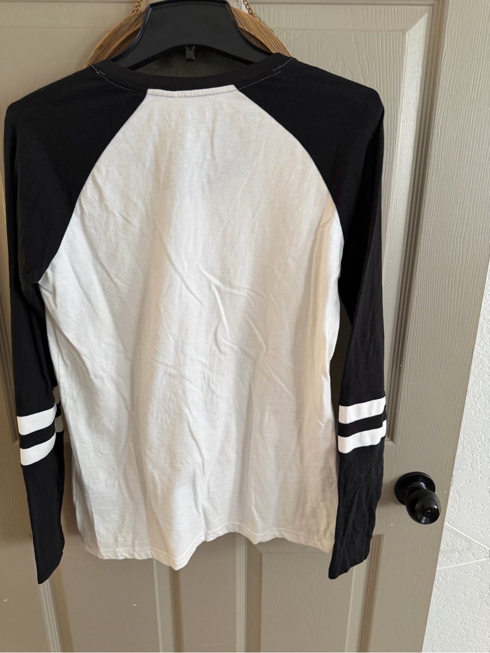 Harley-Davidson women’s white & Black Raglan Logo Long Sleeve Top - Picture 3 of 3